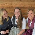 Zu sehen sind die Gastgeberinnen Carmen, Anna und Agnes vom Bike-Hotel Innerhofe