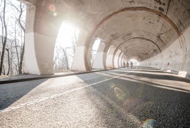 rennradfahren-im-tunnel
